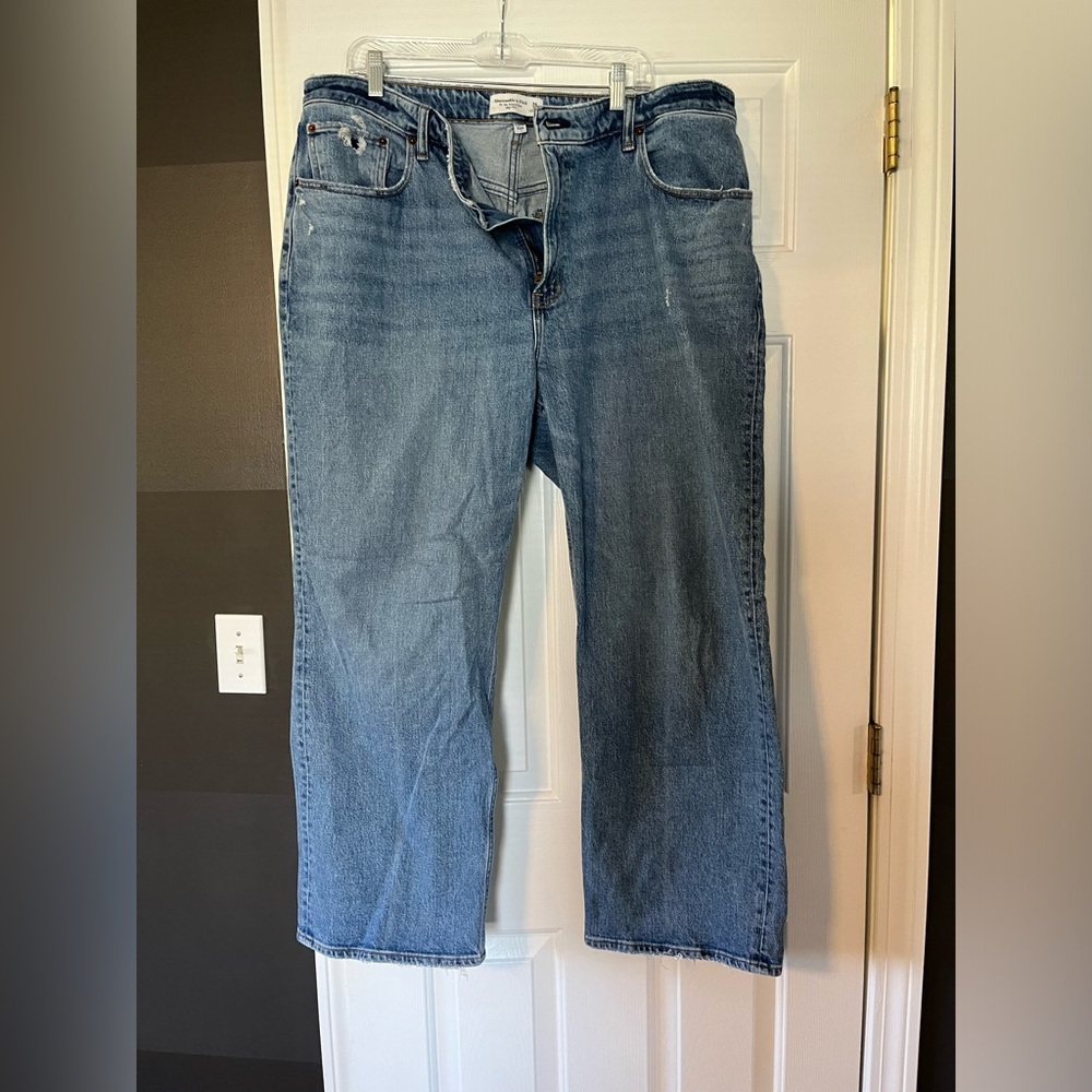 Abercrombie & Fitch 90’s relaxed jean- curve love